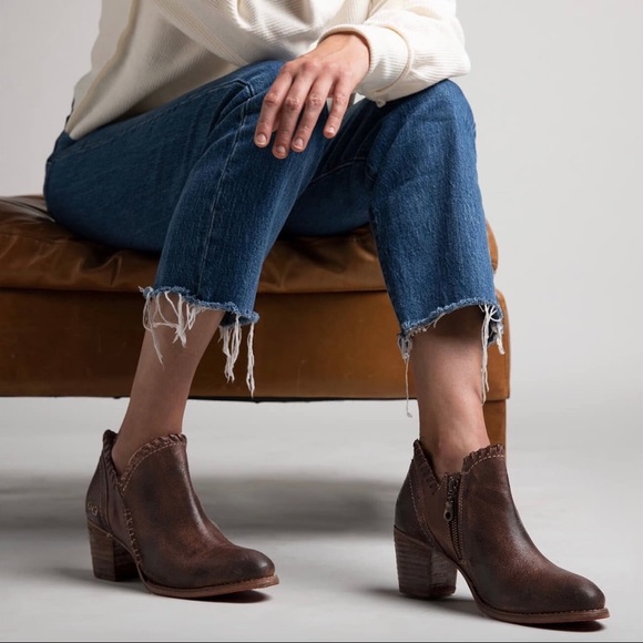 Bed Stu Carla Eggplant Heeled Leather Ankle Bootie - Picture 3 of 7